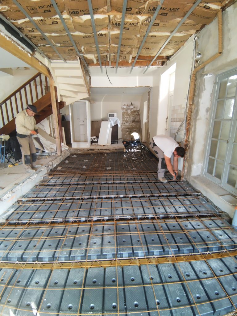 plancher beton à trebeurden chantier par le maçon Pavy Renovation